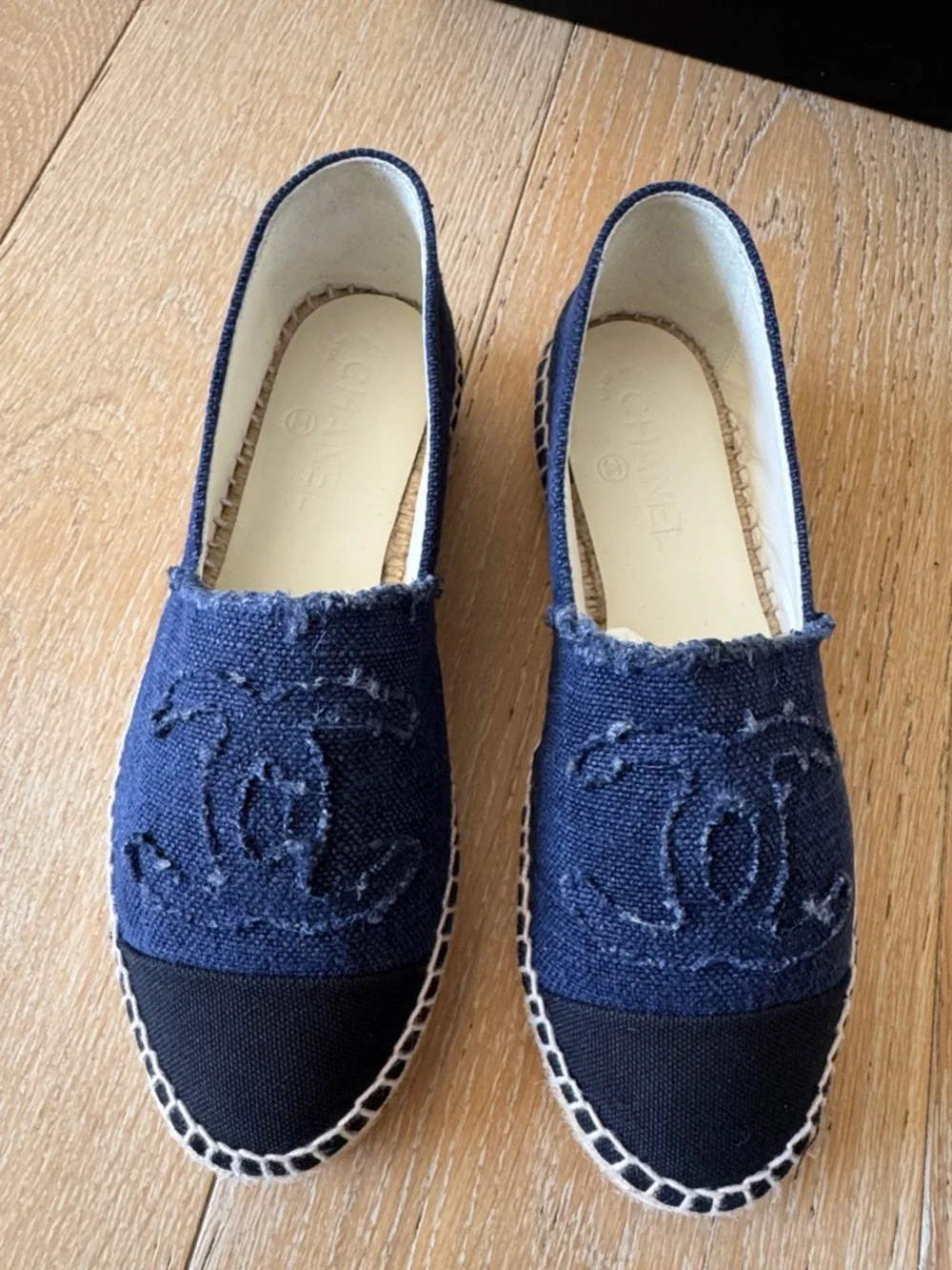 CHANEL CC Denim Espadrilles Navy Black Cap Toe Flats Size 38 7.5 New Box - Picture 2 of 8